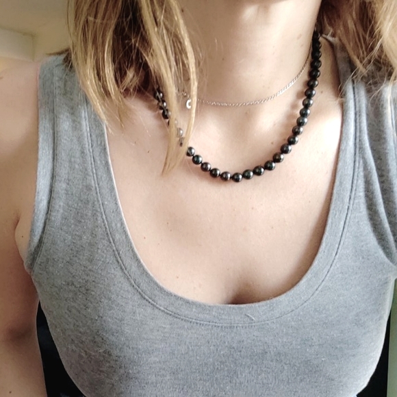 Black Pearls Yellow Gold Clasp Necklace - Picture 8 of 9